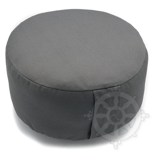 The RONDO is a cylindrical meditation cushion without folds.  Its height has been studied in order to allow a correct sitting during meditation sessions for people who lack hip flexibility or suffer from a knee problem.  The edges of this meditation cushion are usually rounded in order to reduce the cut-off of blood circulation under the thighs.  This form of meditation cushion will allow you to sit in its center.
